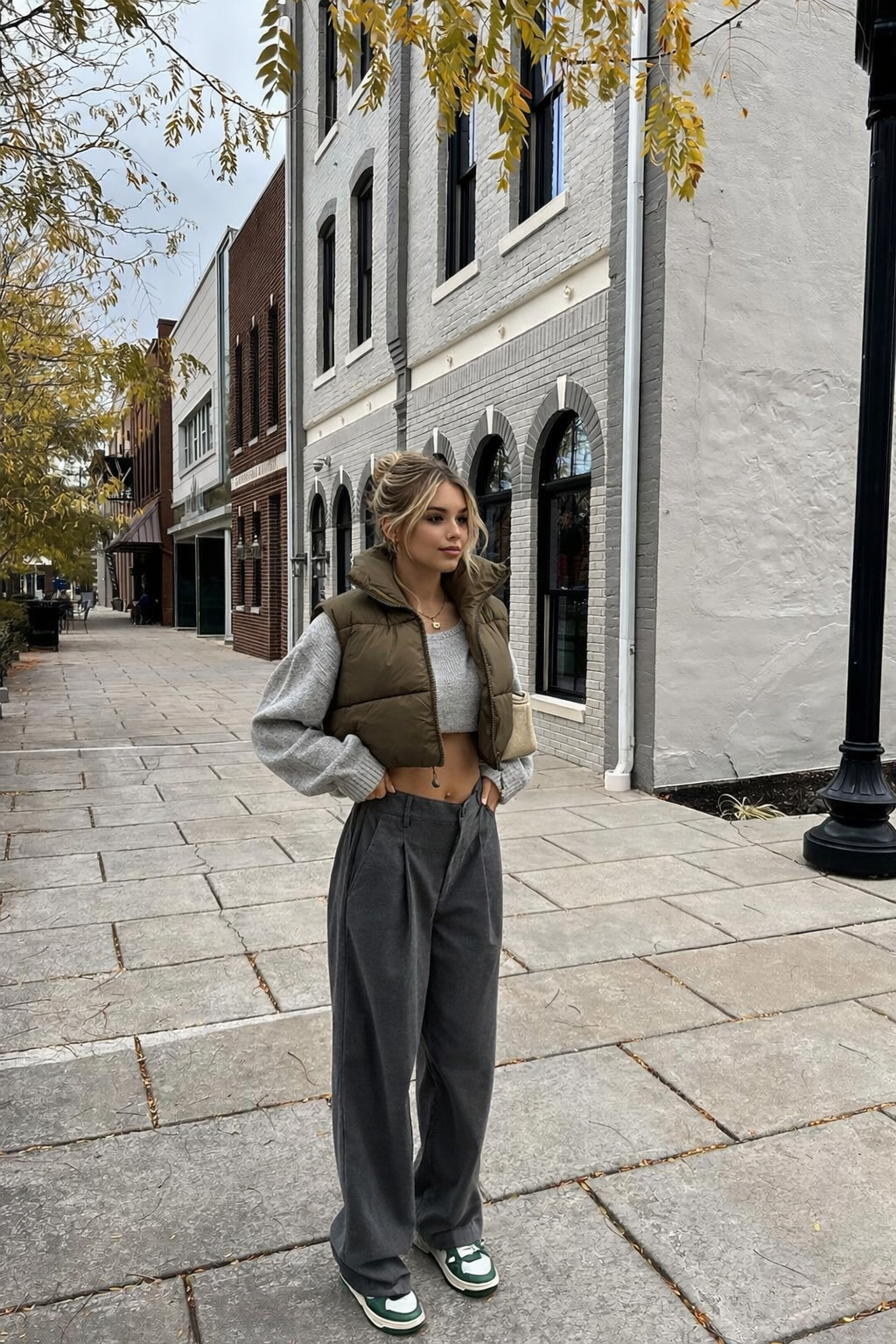 Hands on hips glance pose idea